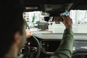 A rideshare driver adjusts their rearview mirror. How insurance applies in rideshare accident claims depends on the driver’s status at the time of the crash and who was at fault. The rideshare company’s insurance may apply, but coverage varies based on whether the driver.
